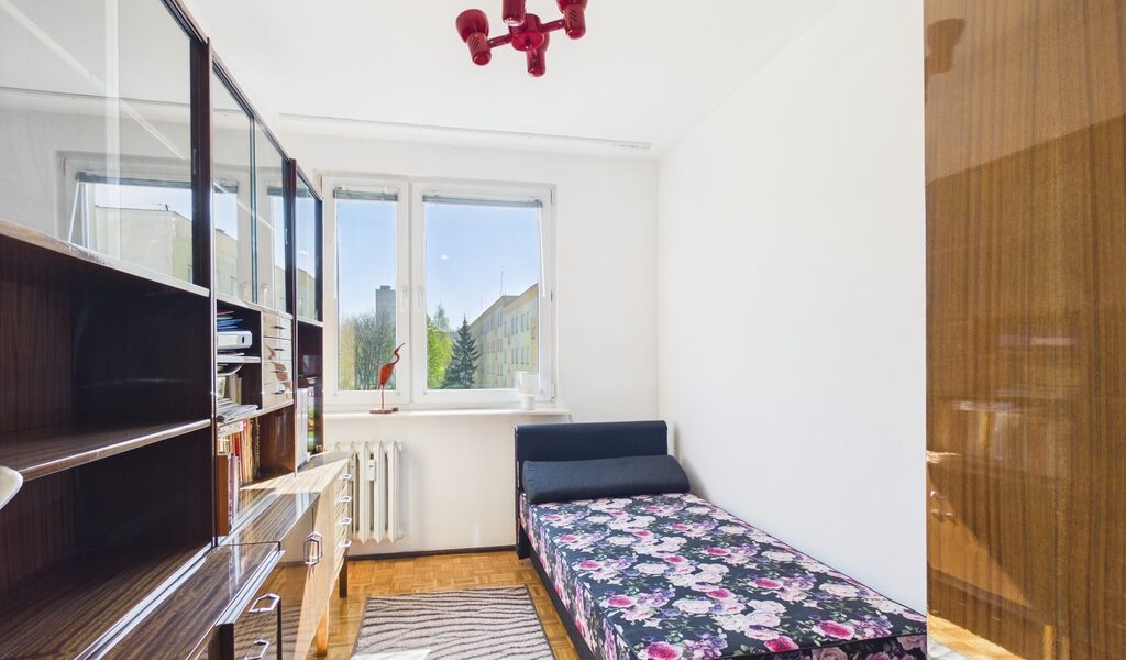 Trzy pokoje, oddzielna kuchnia, balkon – 4