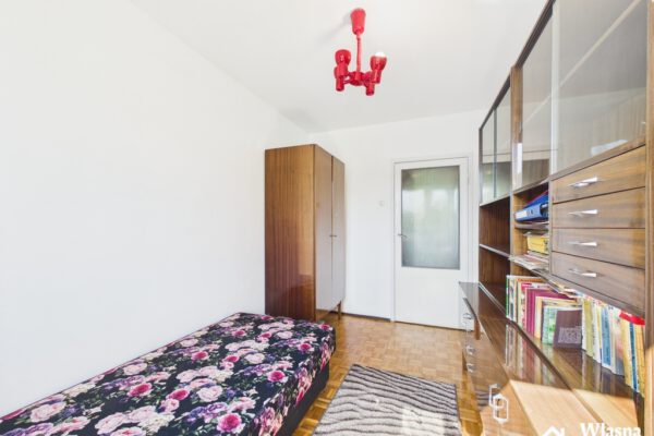 Trzy pokoje, oddzielna kuchnia, balkon