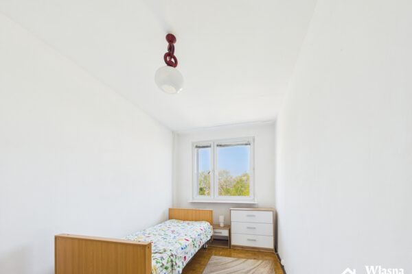 Trzy pokoje, oddzielna kuchnia, balkon