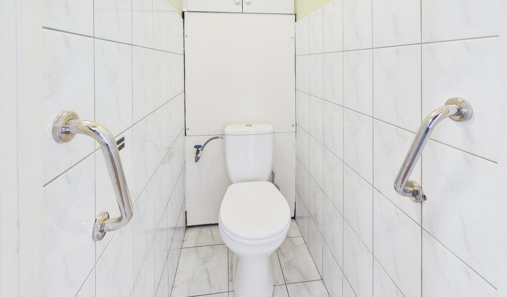 Trzy pokoje, oddzielna kuchnia, balkon – 12