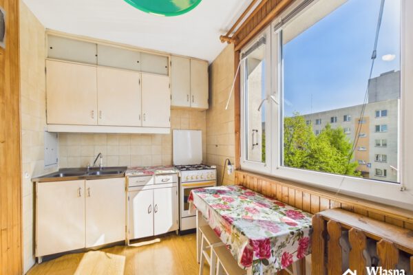 Trzy pokoje, oddzielna kuchnia, balkon