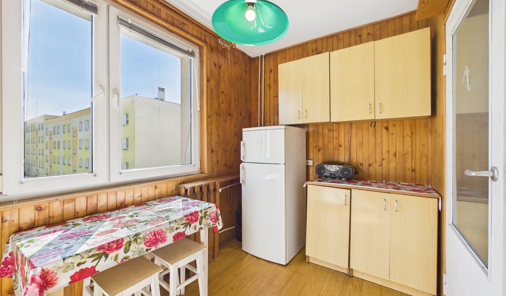 Trzy pokoje, oddzielna kuchnia, balkon – 8