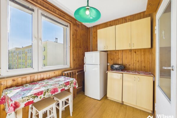 Trzy pokoje, oddzielna kuchnia, balkon