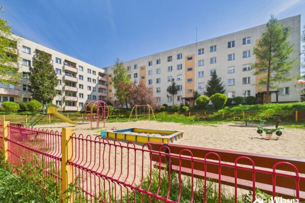 Trzy pokoje, oddzielna kuchnia, balkon
