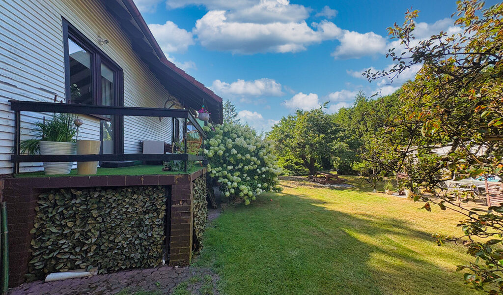 Dom z ogrodem , który zachwyca – prywatna oaza – 4