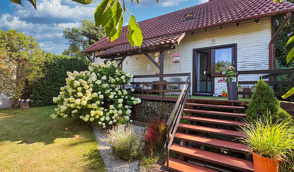 Dom z ogrodem , który zachwyca – prywatna oaza – 2