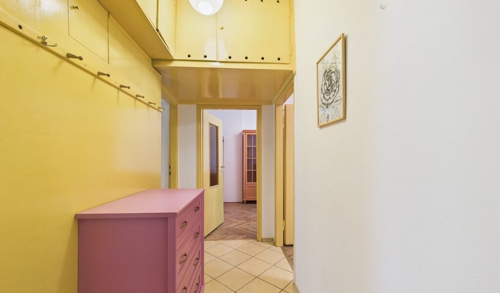 Centrum/ 3 pokoje/ duża widna kuchnia/ parter – 8